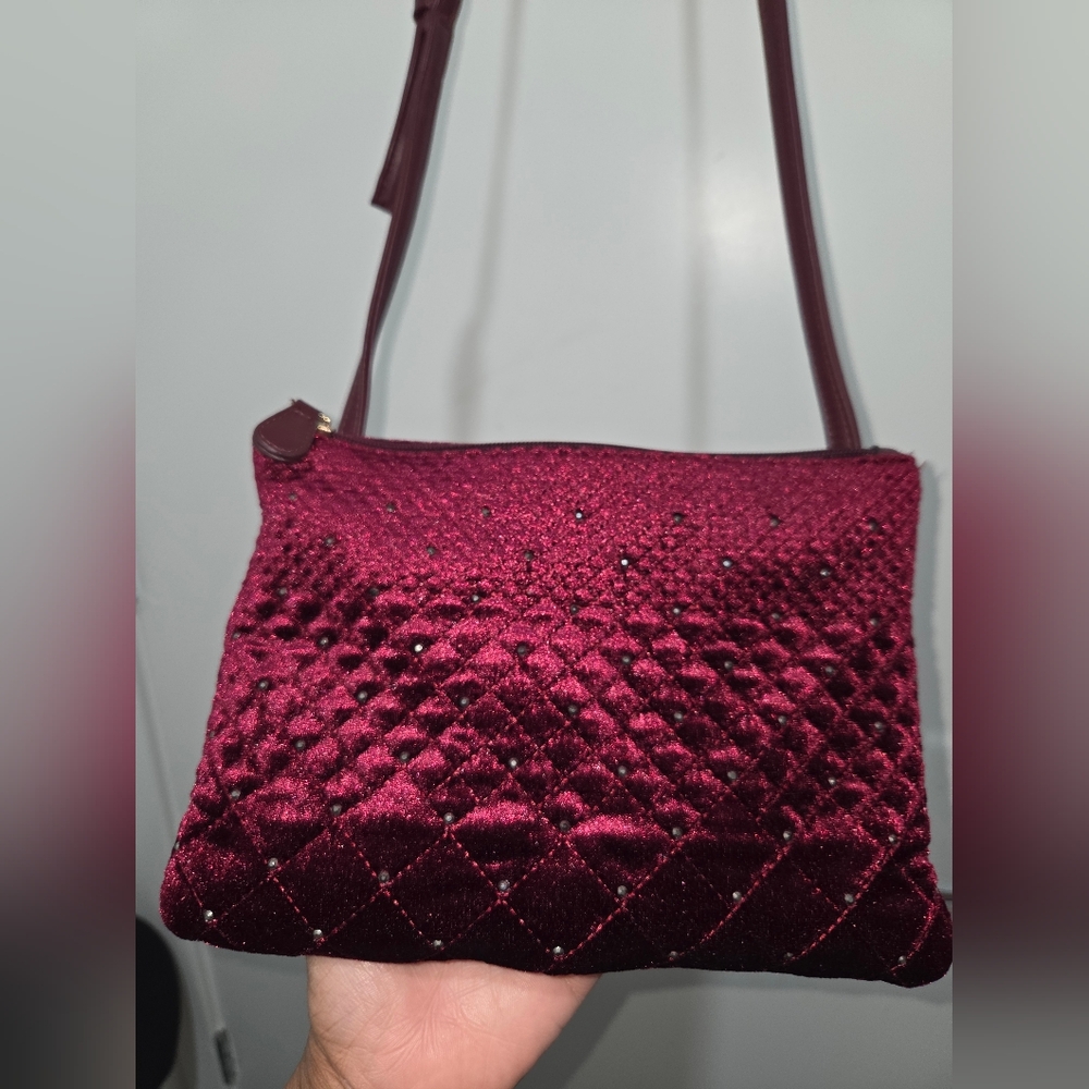 Sophisticated Red Quilted Shoulder Bag with Structured Design
